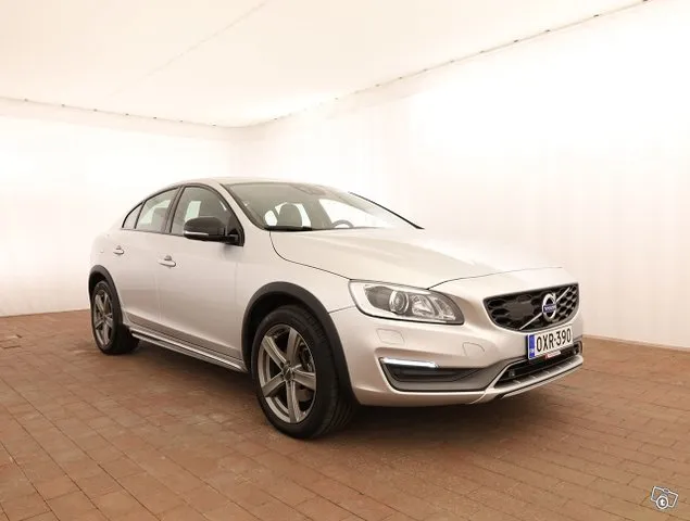 Volvo S60 D4 AWD Summum aut - VOC, Blis, Vetokoukku, Webasto, - J. autoturva - Ilmainen kotiintoimitus Image 1