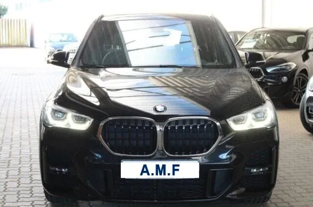 BMW X1 sDrive18d Image 1