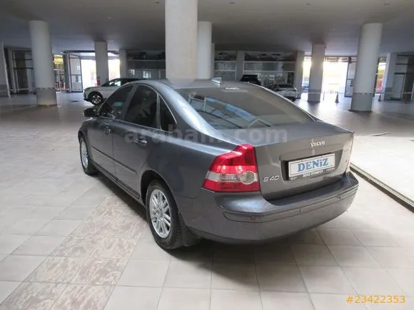 Volvo S40 1.6 Image 6